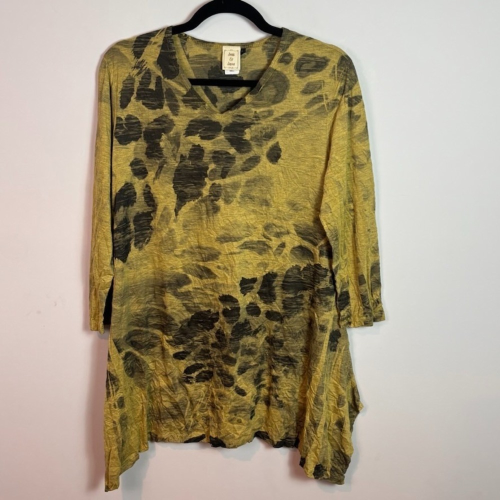 Jess & Jane Womens Green Giraffe Print Asymetric Hem Tunic Top sz Small Artsy